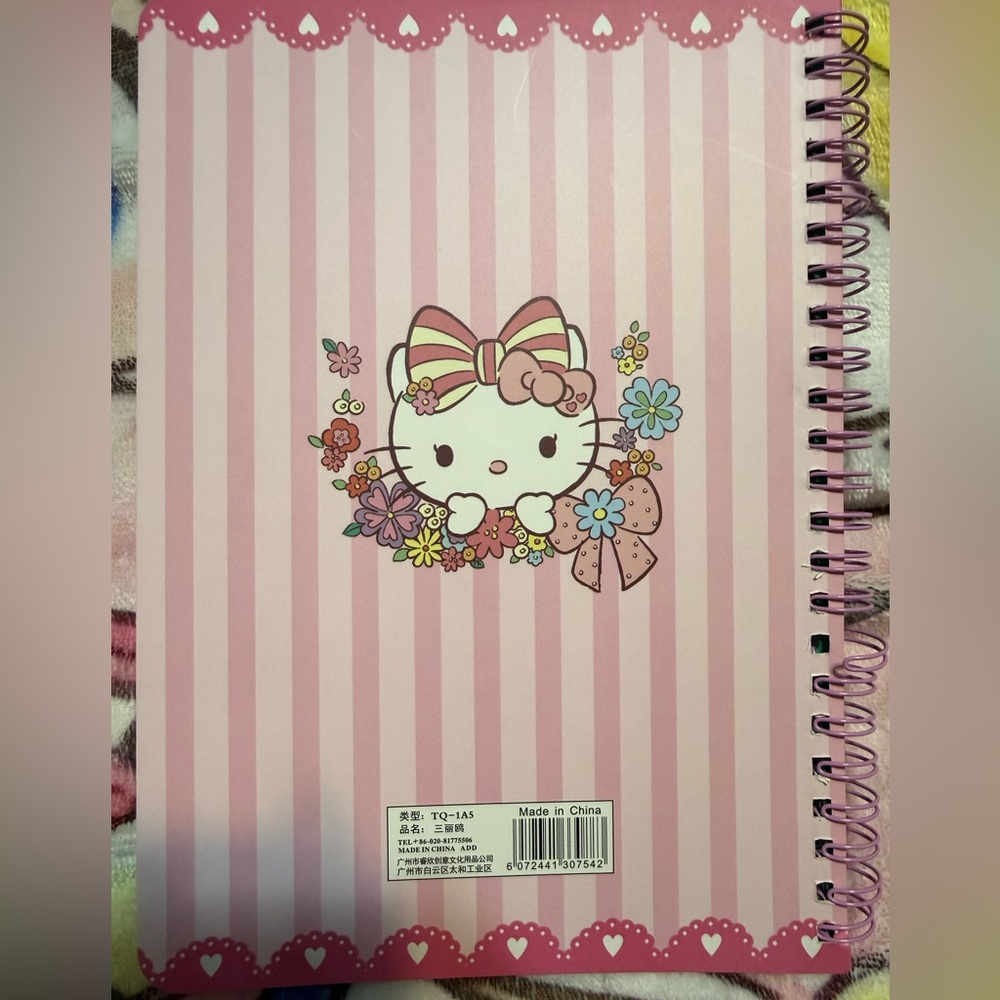 🆕 Hello Kitty Spiral Notebook - Picture 2 of 3